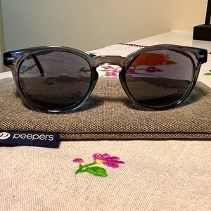 Peepers 2.50 Boho gray frame sunglass readers